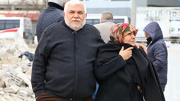 Konya'da karantina altındaki vatandaşların yakınlarının bekleyişi sürüyor
