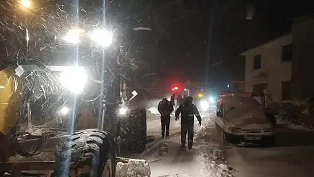 Konya'da karda mahsur kalan 14 kişiyi AFAD ekipleri kurtardı