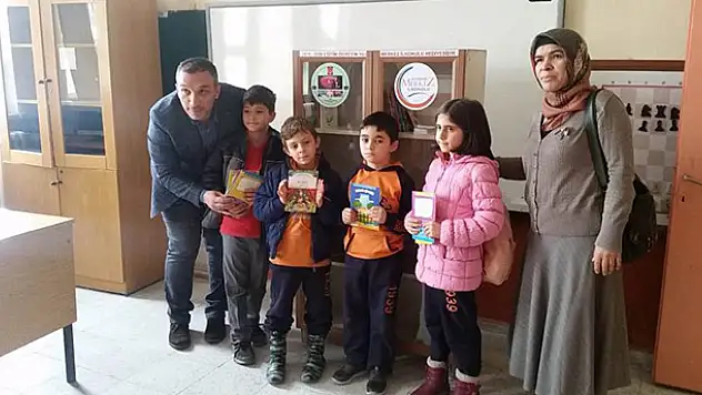 Konya'da Kardeş okul için bin 750 kitap topladılar