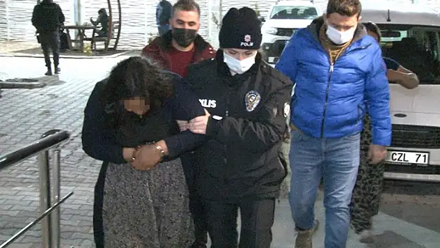 Konya'da, 'Kargocu', 'sucu' diyerek girdikleri evleri dil düşürme yöntemiyle soyan kadın hırsızlar yakalandı