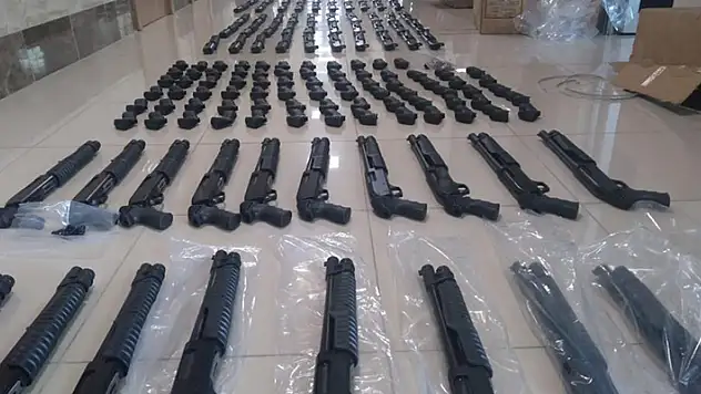Konya'da kargoyla silah ticaretine operasyon: Cephanelik ele geçirildi
