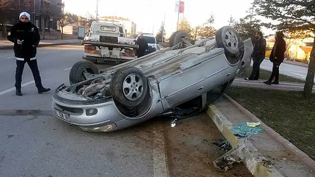 Konya'da karşı şeride geçen otomobil takla attı: 1 yaralı