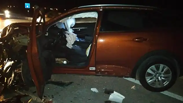 Konya'da karşı şeride geçen otomobil tıra çarptı: 1 yaralı