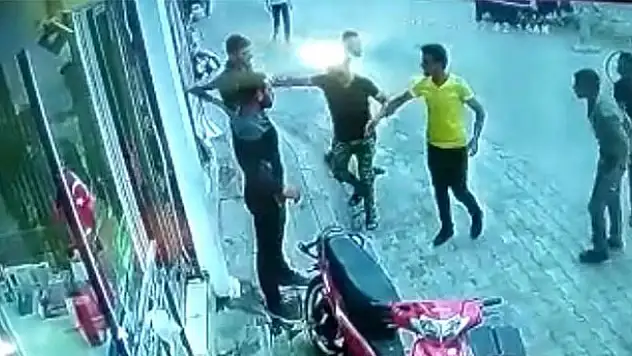 Konya'da kavgada makasla yaralama anı kameraya yansıdı