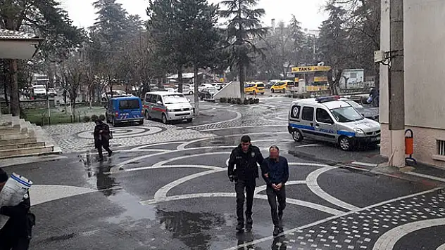 Konya'da kavgayı ayırmak isteyen kişi tüfekle vurulup yaralandı
