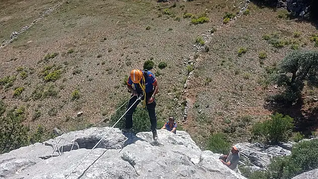 Konya'da kayalıklarda mahsur kalan keçiler, AFAD ekiplerince kurtarıldı

