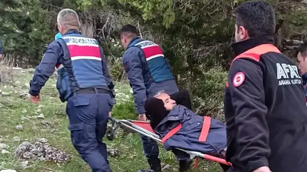 Konya'da kayalıklardan düşen kişiyi jandarma ve AFAD ekipleri kurtardı
