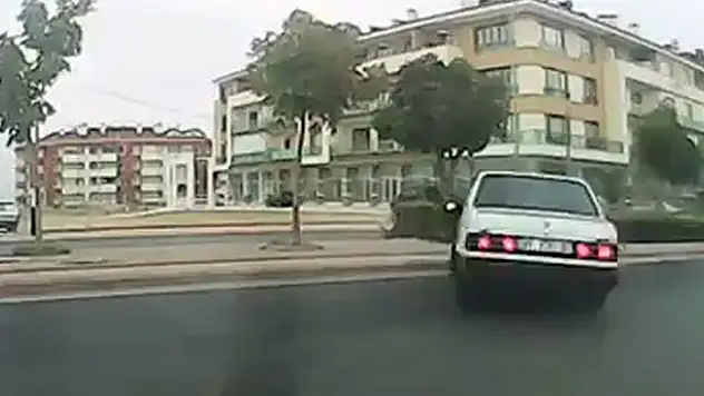 Konya'da kayganlaşan yolda kaza