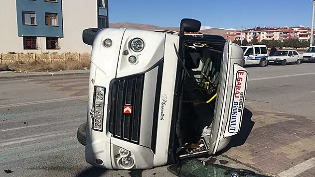Konya'da kaza anı güvenlik kamerasında