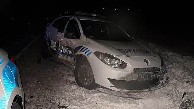 Konya'da kaza yerine giden polis aracına otomobil çarptı