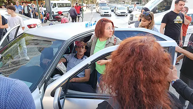 Konya'da kazada başından yaralanan sürücüye vatandaşlar tampon yaptı

