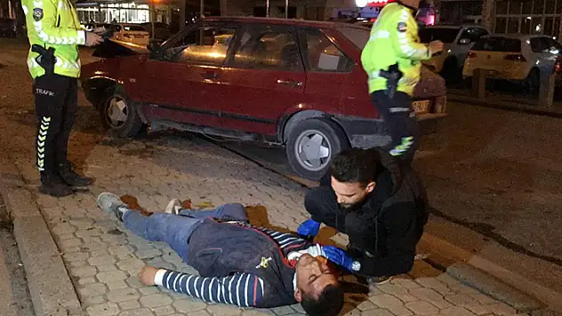 Konya'da kazada yaralanan sürücüye ilk müdahaleyi yoldan geçen sağlık çalışanı yaptı
