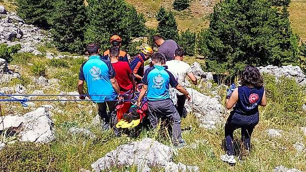 Konya'da kekik toplarken kayalıktan düştü