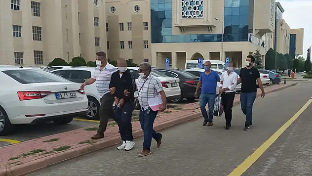 Konya'da kendilerinden haraç istediğini öne sürdükleri kişiyi bıçakla öldüren manav 2 kardeş tutuklandı
