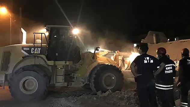Konya'da kentsel dönüşüm alanında boş müstakil ev çöktü