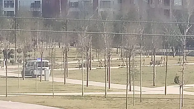 Konya'da kısıtlamayı delen vatandaşlar polis anonsu ile dağıldı