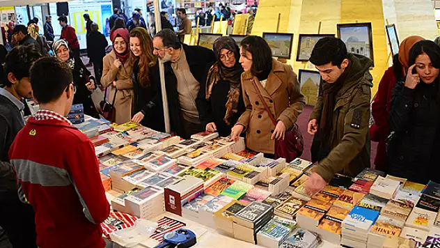 Konya'da kitap günleri yoğun ilgi görüyor