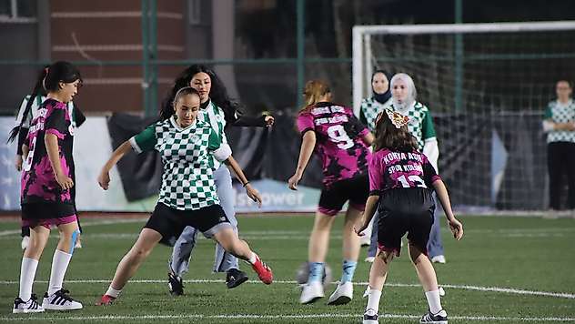 Konya'da 'Kız Çocukları Günü' için kadın futbol maçı düzenlendi