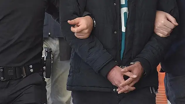 Konya'da kız öğrenci yurdunun çevresinde polisten kaçan şüpheli yakalandı