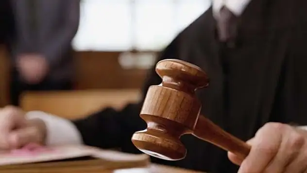 Konya'da kocasını öldürdüğü öne sürülen kadın yargılanıyor
