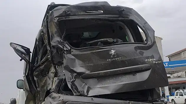 Konya'da kontrolden çıkan hafif ticari araç takla attı