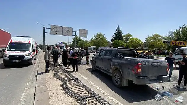 Konya'da kontrolden çıkan minibüsün karşı şeride geçip araçlara çarptığı kazada 1 kişi öldü, 4 kişi yaralandı 