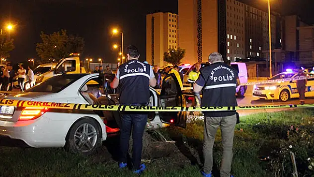 Konya'da kontrolden çıkan otomobil ağaçlara çarptı: 1 ölü