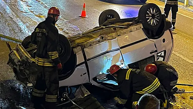 Konya'da kontrolden çıkan otomobil alt geçide düştü: 2 yaralı