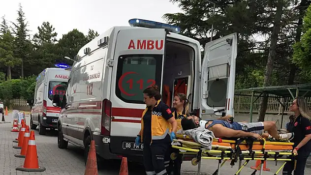 Konya'da kontrolden çıkan otomobil bariyerlere çarptı: 1 yaralı
