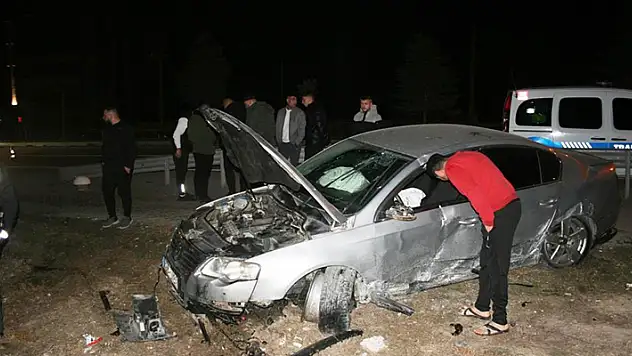 Konya'da kontrolden çıkan otomobil bariyerlere çarptı: 1 yaralı
