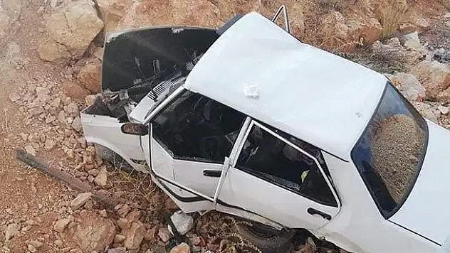 Konya'da kontrolden çıkan otomobil kayalıklara çarptı: 1 ölü, 3 yaralı