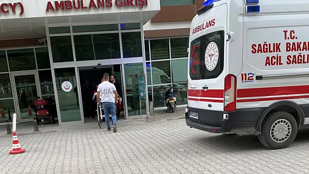 Konya'da kontrolden çıkan otomobil şarampole devrildi: 2 yaralı
