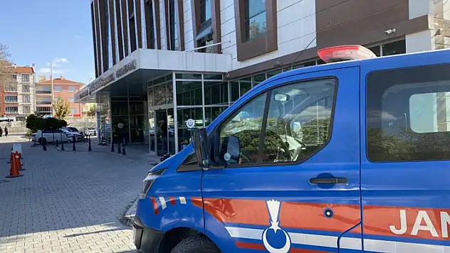 Konya'da kontrolden çıkan otomobil şarampole devrildi: 2 yaralı
