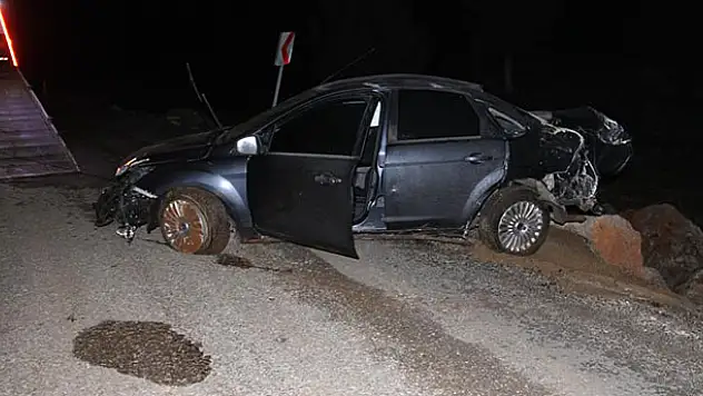 Konya'da kontrolden çıkan otomobil şarampole yuvarlandı: 2 yaralı