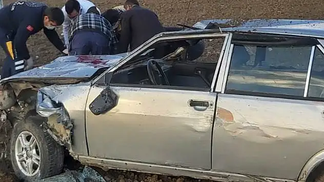 Konya'da kontrolden çıkan otomobil takla attı : 1 yaralı