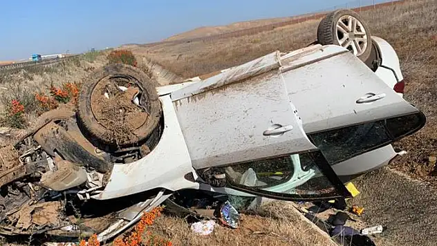Konya'da kontrolden çıkan otomobil takla attı: 4 yaralı

