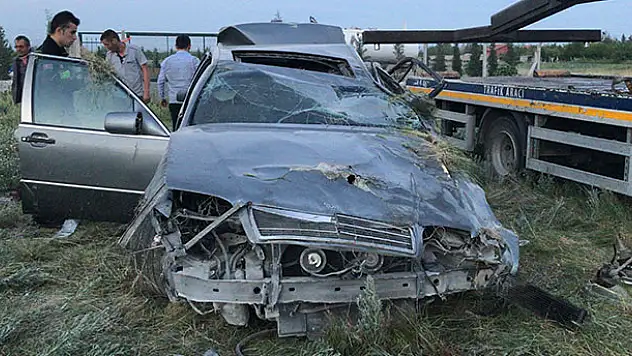 Konya'da kontrolden çıkan otomobil takla attı : 1 ölü, 1 yaralı