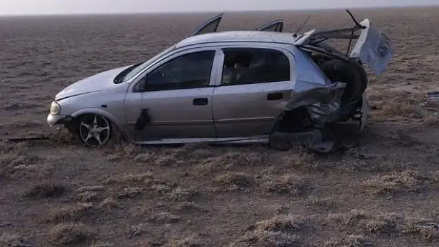 Konya'da kontrolden çıkan otomobil tarlaya uçtu: 3 yaralı