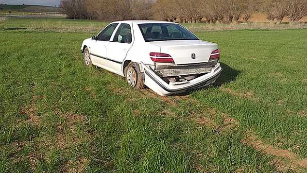 Konya'da kontrolden çıkan otomobil tarlaya girdi: 1 yaralı