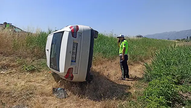 Konya'da kontrolden çıkan otomobilin devrildiği kazada 4 kişi yaralandı
