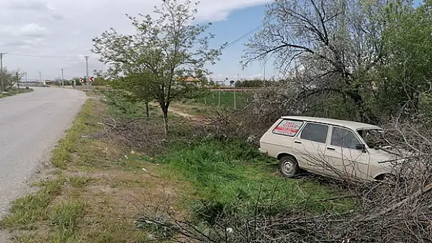 Konya'da kontrolden çıkan otomobilin sürücüsü yaralandı