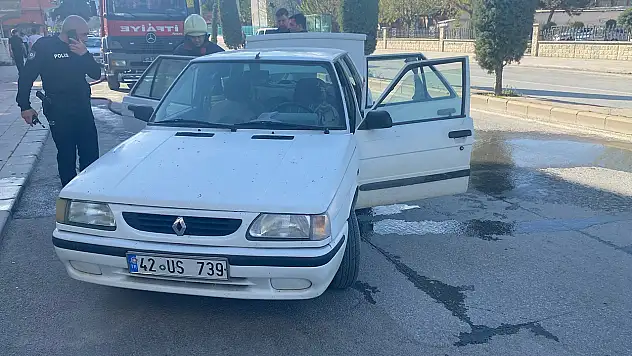 Konya'da korku dolu anlar: Aracını saran alevlerin ortasına daldı