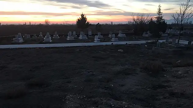 Konya'da korkunç olay! Mezarlıkta bedeninin yarısı toprağa gömülü kadın cesedi bulundu

