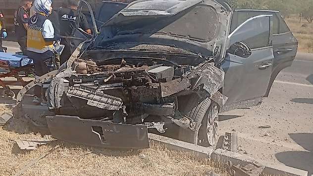Konya'da korkutan kaza! Otomobil refüje çarptı