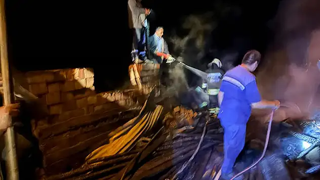 Konya'da korkutan yangın: Depo ve garaj küle döndü