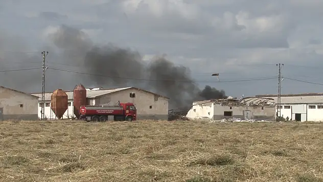 Konya'da korkutan yangın! Patlayan havai fişekler panik saçtı