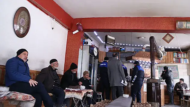 Konya'da koronavirüs tedbirleri kapsamında kapanan umuma açık mekanlar denetleniyor