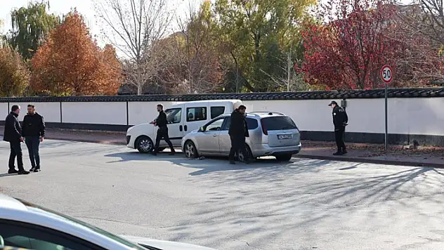 Konya'da kovalamacada ateş açılarak durdurulan araç, polisi alarma geçirdi