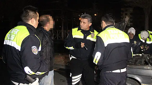 Konya'da kovalamacayla yakalanan aracın plakası sahte çıktı