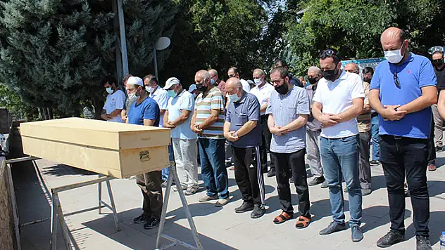 Konya'da Kovid-19 nedeniyle vefat eden akademisyen, son yolculuğuna uğurlandı
